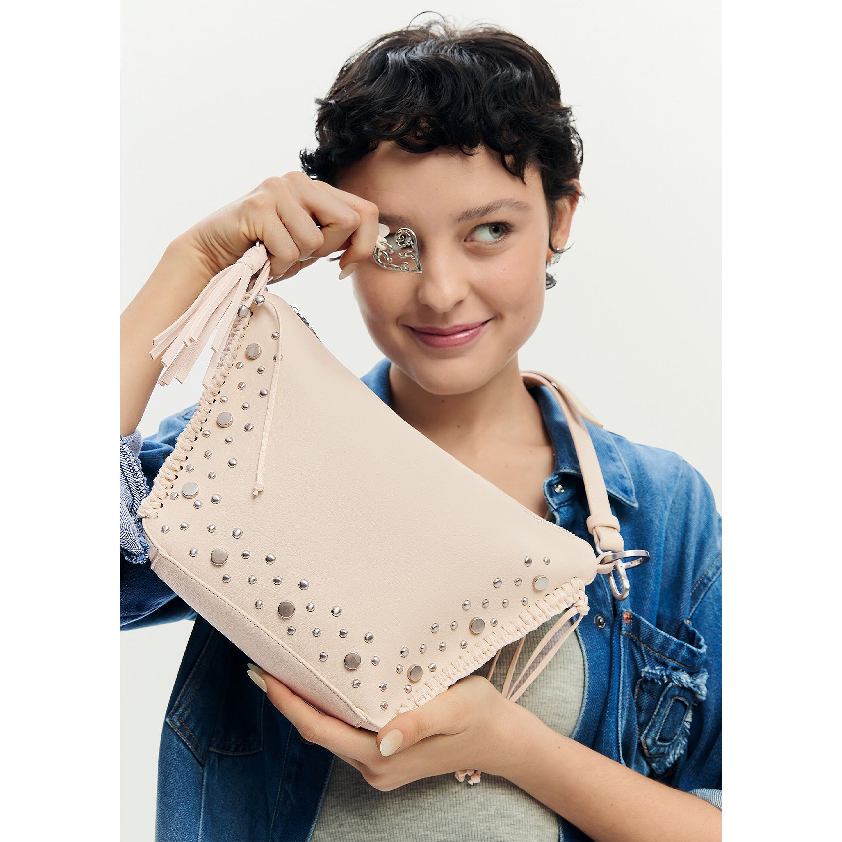 Bolso Mediano Con Tachuelas Y Flecos 26saxpar/1008 Desigual®