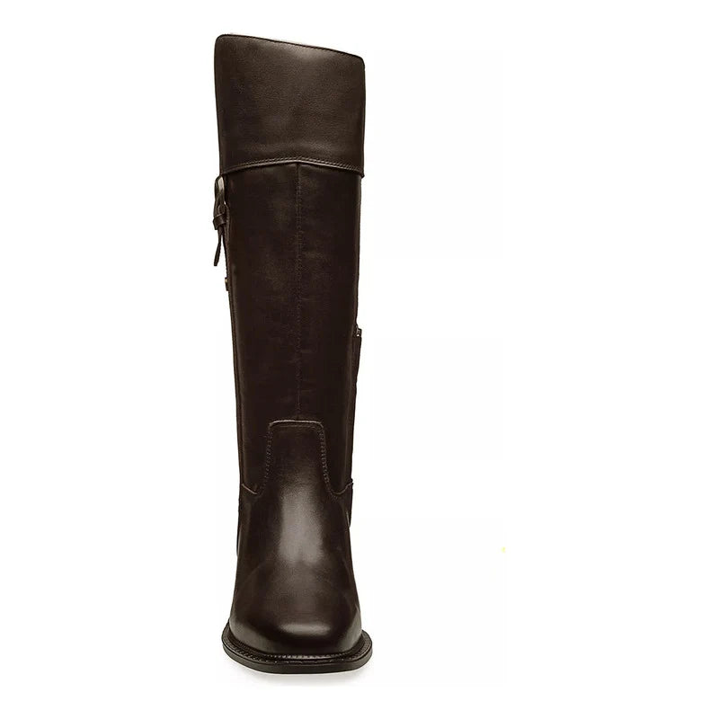 Bota Larga De Mujer 5cm Mod. D1224363 Marca Dockers® Marrón Oscuro