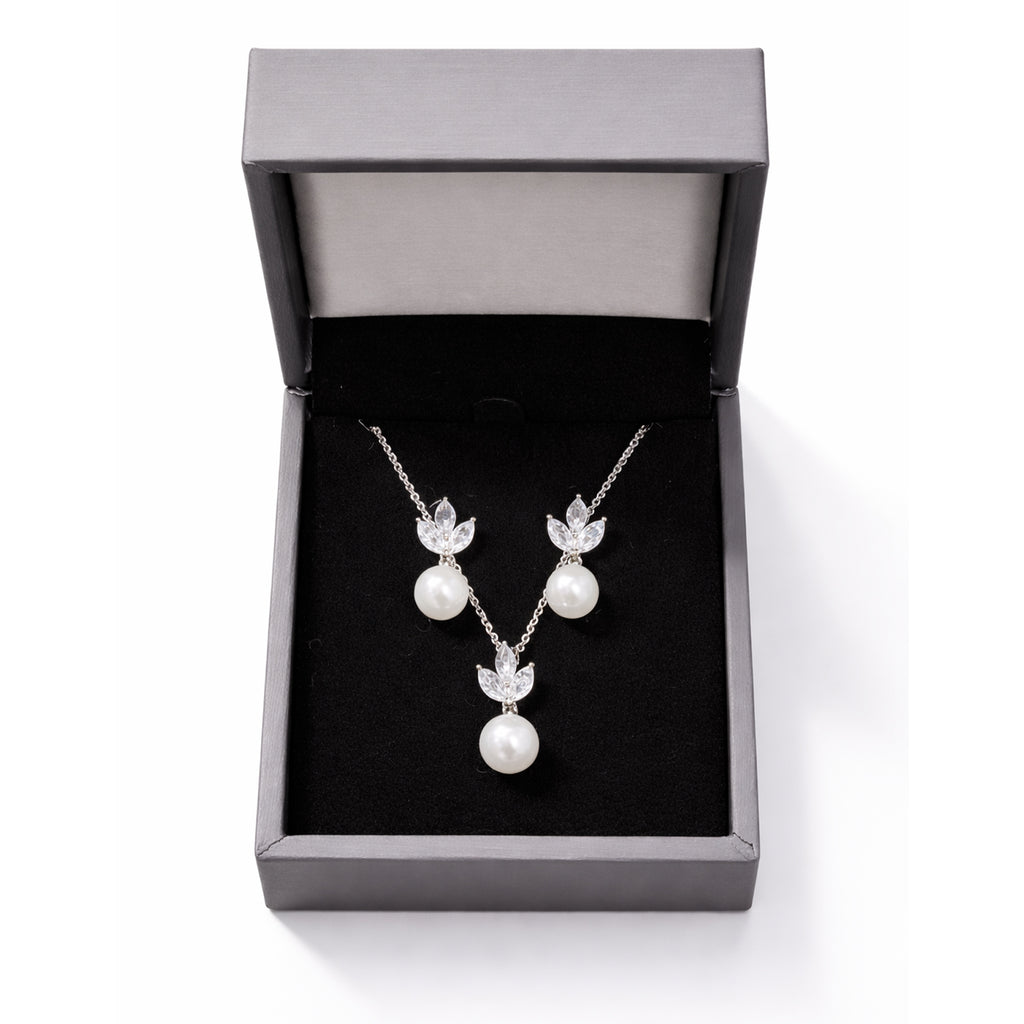 Set Joyería Elegante De Mujer Collar Y Aretes Flor De Perla Plateado